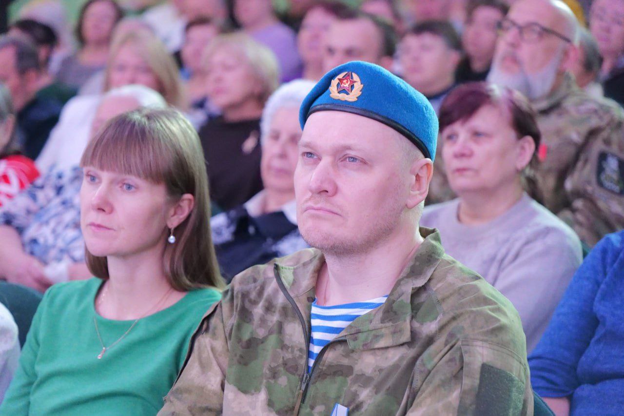 В Кемерове в День Героев Отечества прошла встреча с бойцами и семьями участников СВО В Кемерове в День Героев Отечества прошла встреча с бойцами и семьями участников СВО