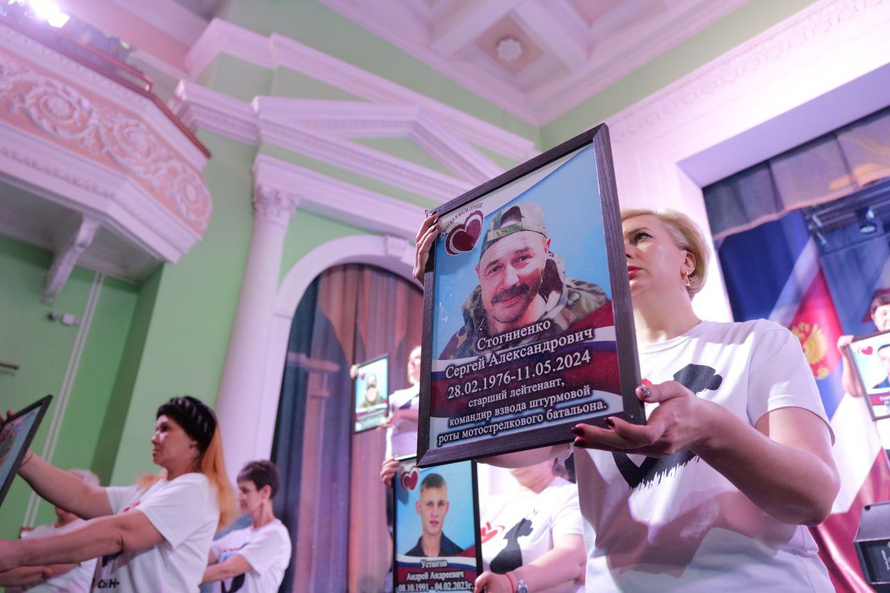 В Кемерове в День Героев Отечества прошла встреча с бойцами и семьями участников СВО В Кемерове в День Героев Отечества прошла встреча с бойцами и семьями участников СВО