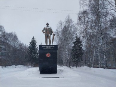 Шахтёрский Кемерово: история угольных предприятий города собрана на одной аллее в Рудничном районе