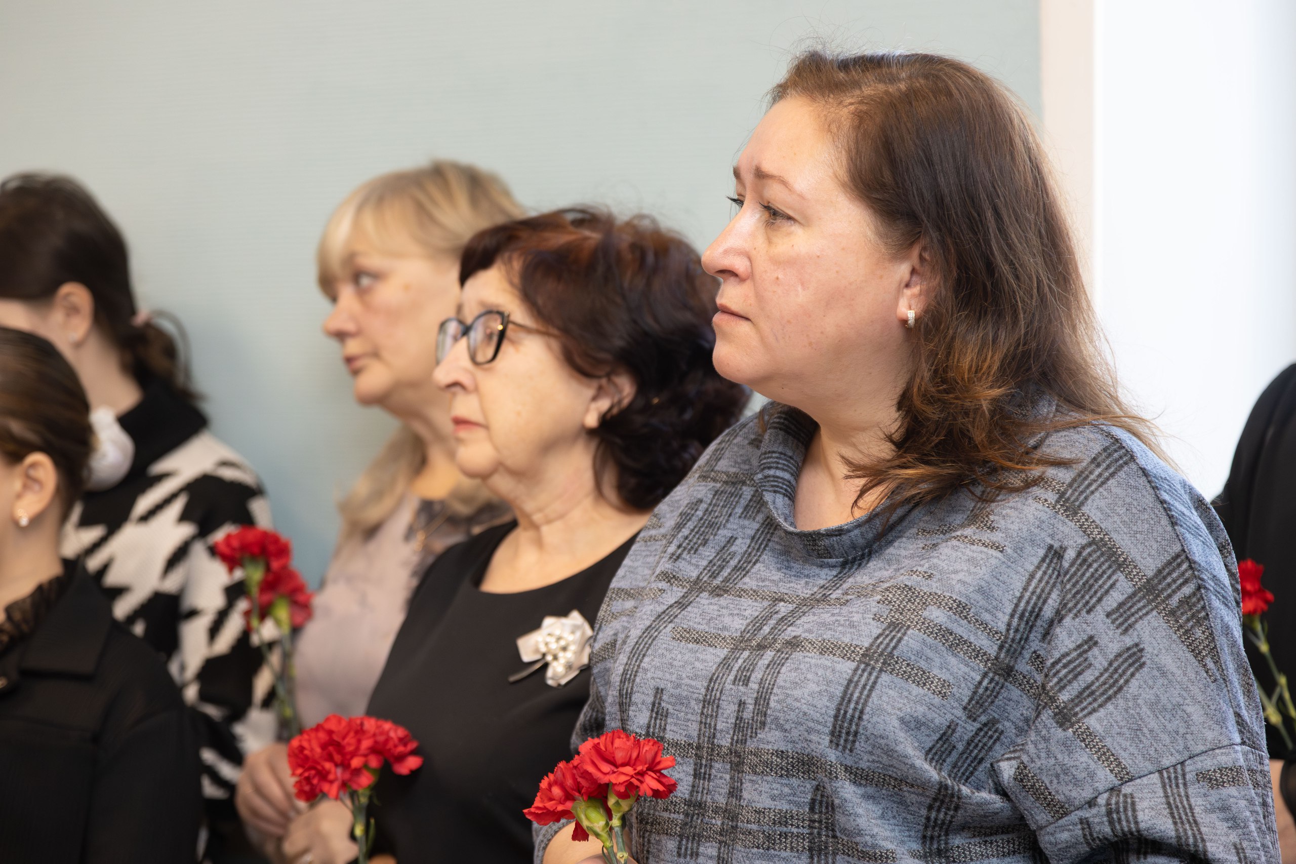 В День Героев Отечества в территориальном управлении Рудничного района города Кемерово открыли Стену памяти героев СВО В День Героев Отечества в территориальном управлении Рудничного района города Кемерово открыли Стену памяти героев СВО