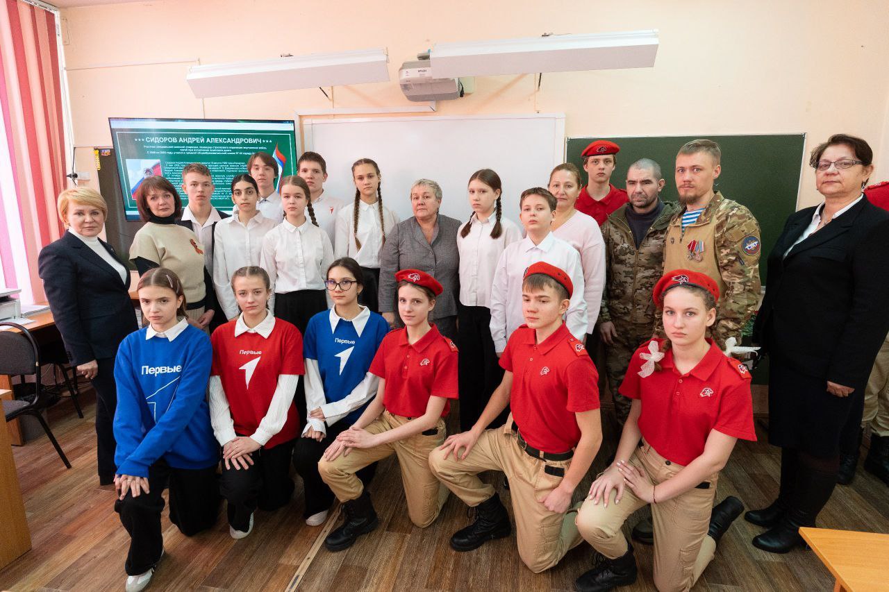 В школе №44 открыли «Парту Героя» в честь выпускника, погибшего на СВО В школе №44 открыли «Парту Героя» в честь выпускника, погибшего на СВО