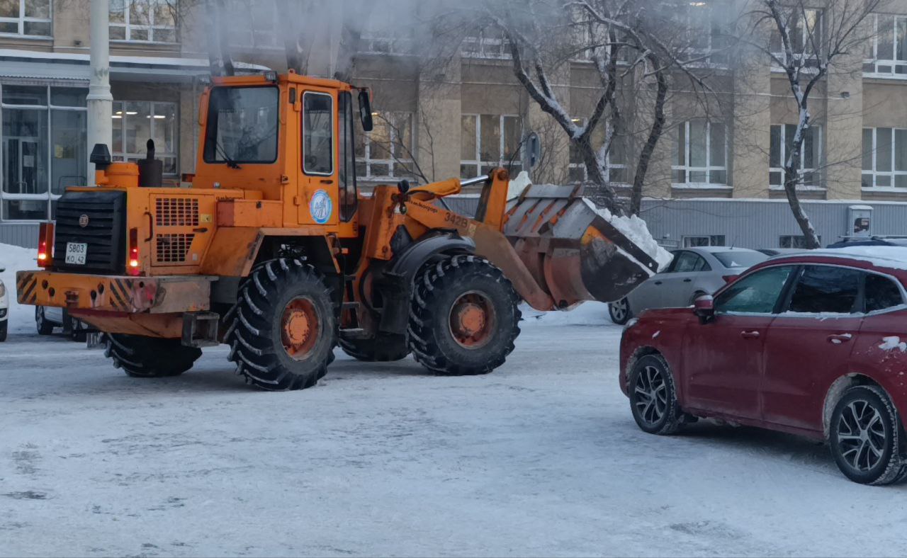 В дневной уборке города от снега задействовано 116 единиц снегоуборочной техники В дневной уборке города от снега задействовано 116 единиц снегоуборочной техники
