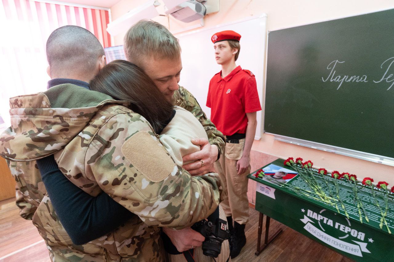 В школе №44 открыли «Парту Героя» в честь выпускника, погибшего на СВО В школе №44 открыли «Парту Героя» в честь выпускника, погибшего на СВО