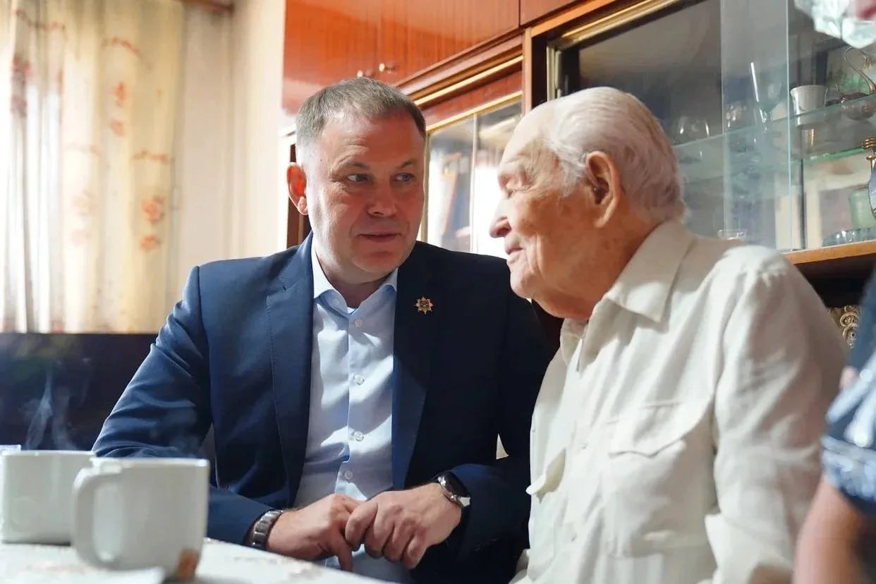 Ветеран Великой Отечественной Николай Сячин отметил 98-летие Ветеран Великой Отечественной Николай Сячин отметил 98-летие