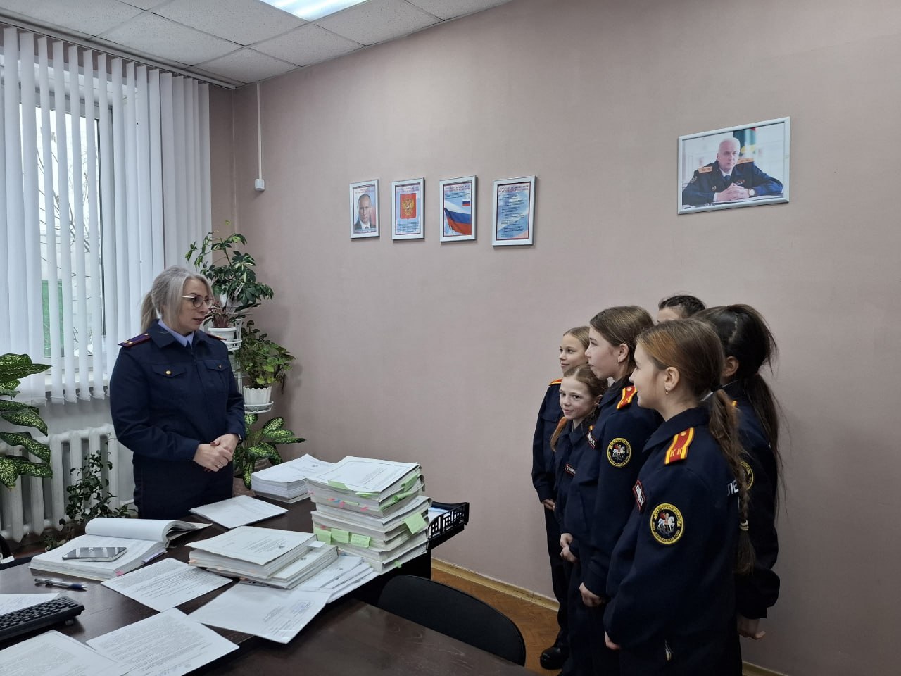Сотрудники СК Кузбасса познакомили кадет с работой следственного отдела Сотрудники СК Кузбасса познакомили кадет с работой следственного отдела