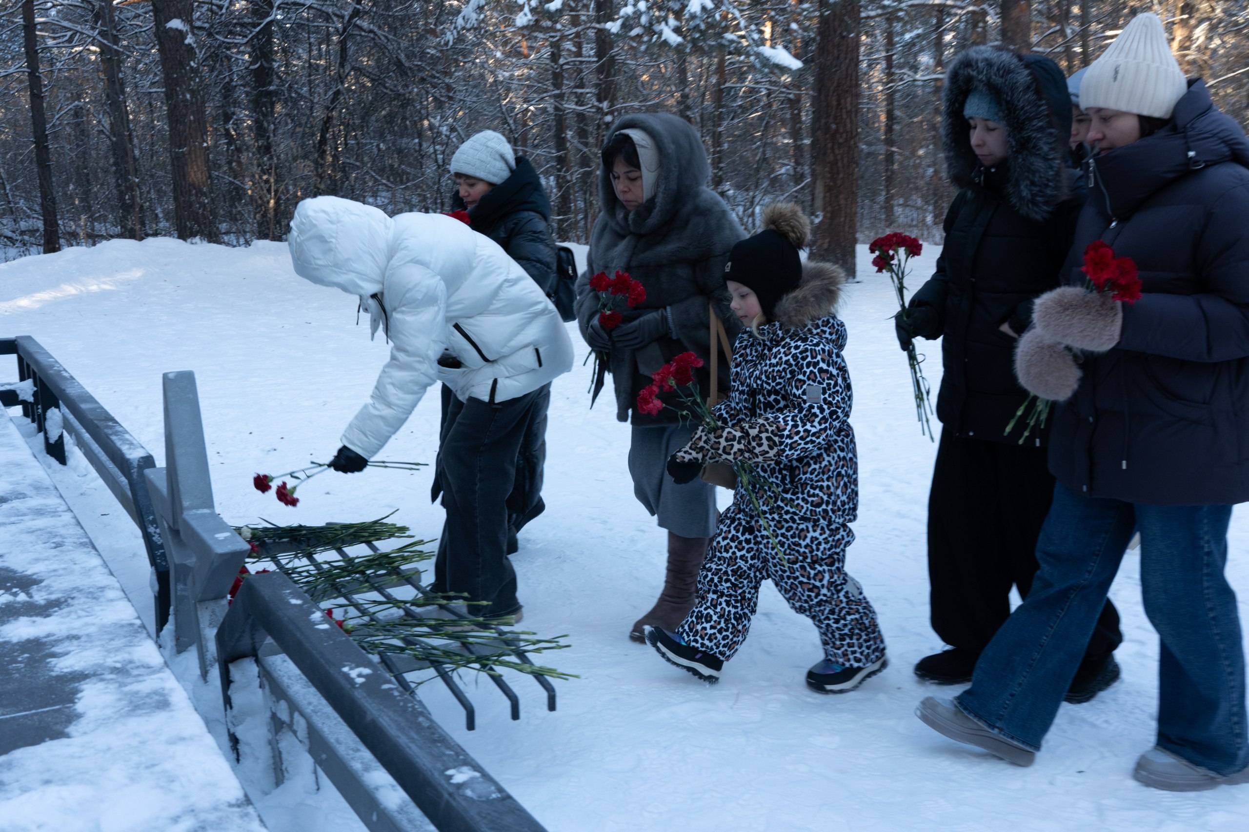 В День Героев Отечества в территориальном управлении Рудничного района города Кемерово открыли Стену памяти героев СВО В День Героев Отечества в территориальном управлении Рудничного района города Кемерово открыли Стену памяти героев СВО