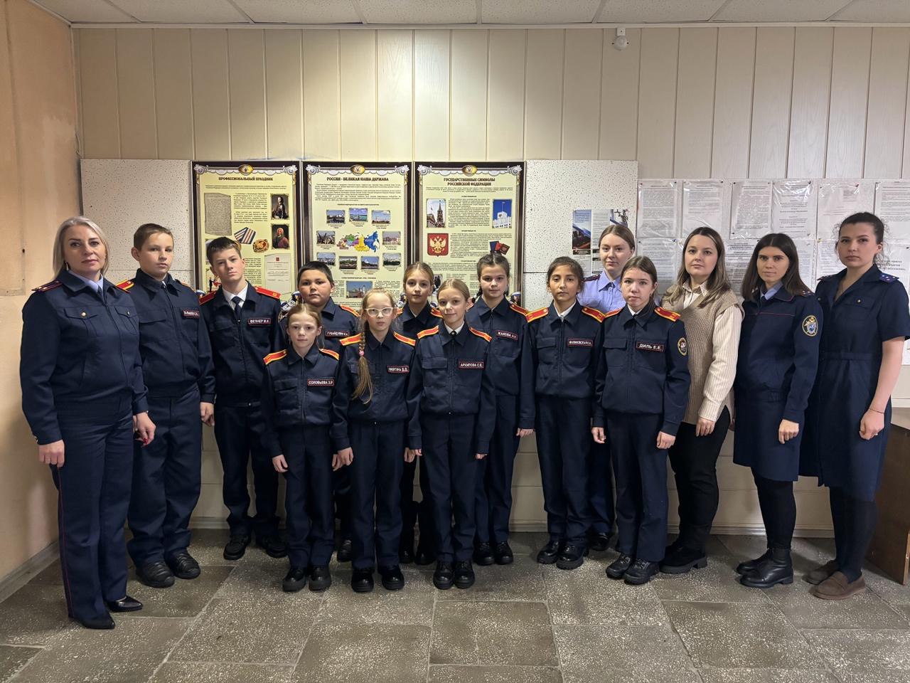Сотрудники СК Кузбасса познакомили кадет с работой следственного отдела Сотрудники СК Кузбасса познакомили кадет с работой следственного отдела