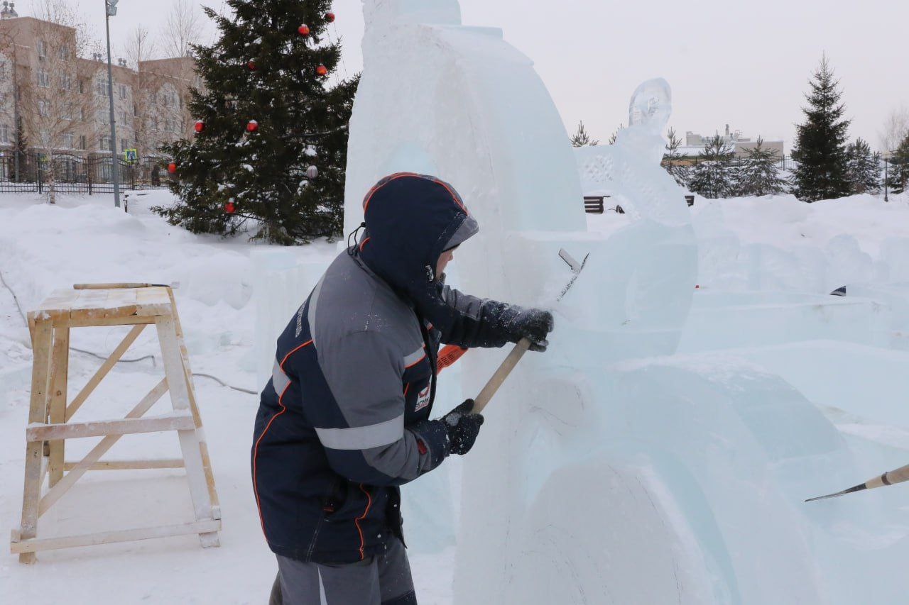 В жилом районе Лесная поляна в снежном городке построят горки, каток, фотозону и ледовый лабиринт В жилом районе Лесная поляна в снежном городке построят горки, каток, фотозону и ледовый лабиринт