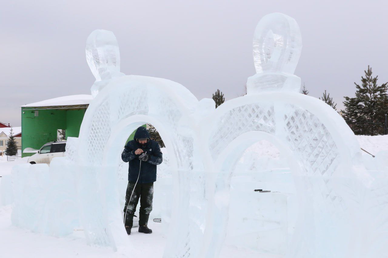 В жилом районе Лесная поляна в снежном городке построят горки, каток, фотозону и ледовый лабиринт В жилом районе Лесная поляна в снежном городке построят горки, каток, фотозону и ледовый лабиринт