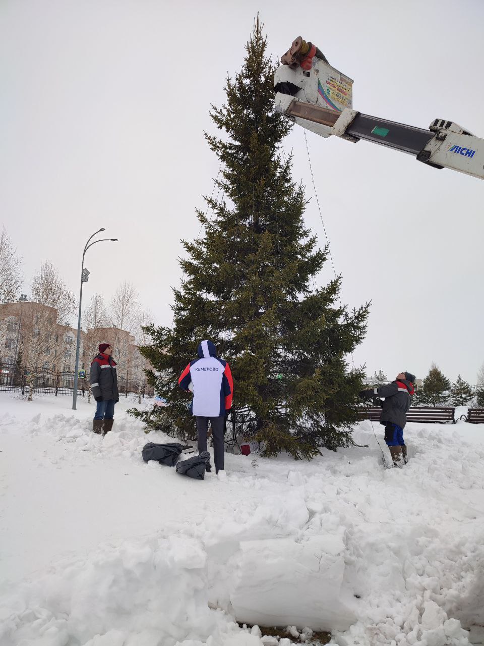 В жилом районе Лесная поляна в снежном городке построят горки, каток, фотозону и ледовый лабиринт В жилом районе Лесная поляна в снежном городке построят горки, каток, фотозону и ледовый лабиринт