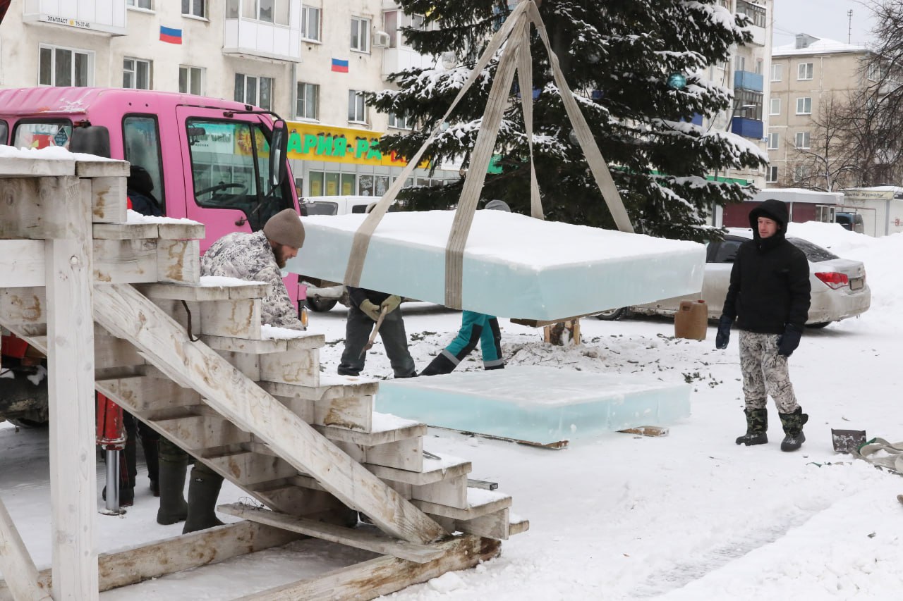 Ледяные Мамонт и Мамонтёнок появятся в жилом районе Кедровка Ледяные Мамонт и Мамонтёнок появятся в жилом районе Кедровка