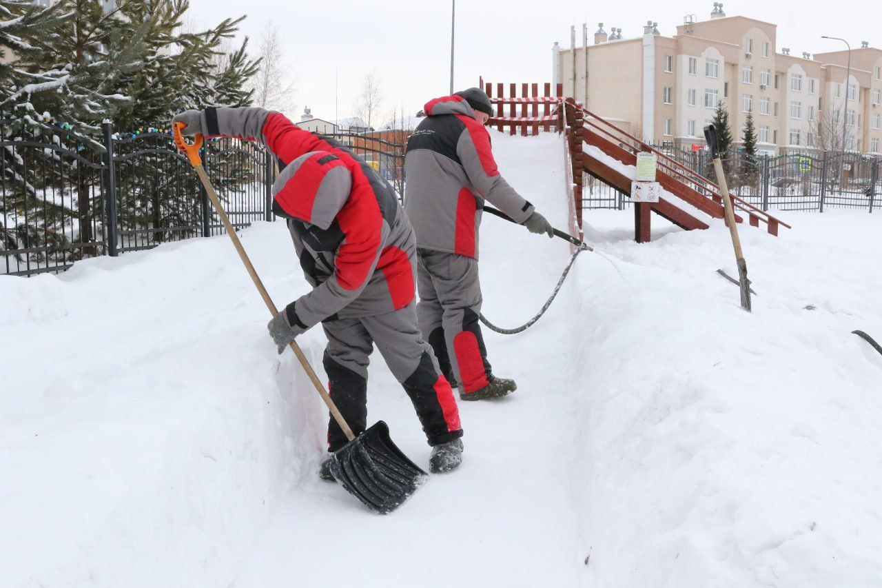 В жилом районе Лесная поляна в снежном городке построят горки, каток, фотозону и ледовый лабиринт В жилом районе Лесная поляна в снежном городке построят горки, каток, фотозону и ледовый лабиринт