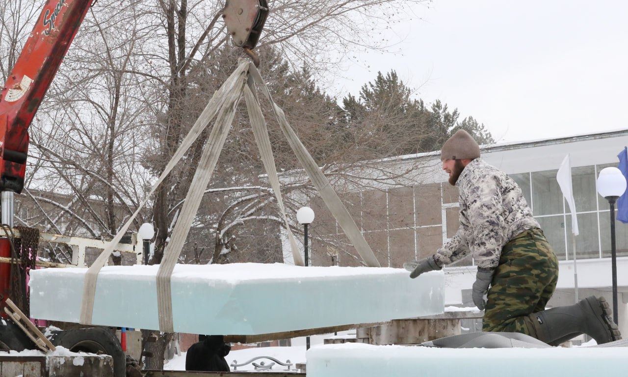 Ледяные Мамонт и Мамонтёнок появятся в жилом районе Кедровка Ледяные Мамонт и Мамонтёнок появятся в жилом районе Кедровка