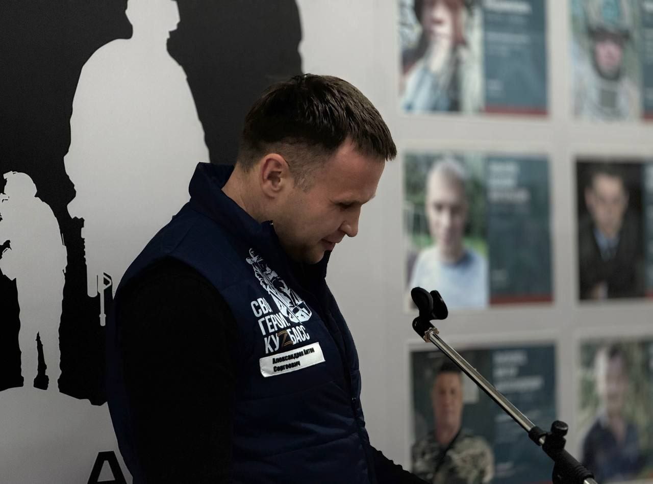 В Кемерове в библиотеке им.Н.В.Гоголя открыли стенд в память о героях специальной военной операции В Кемерове в библиотеке им.Н.В.Гоголя открыли стенд в память о героях специальной военной операции