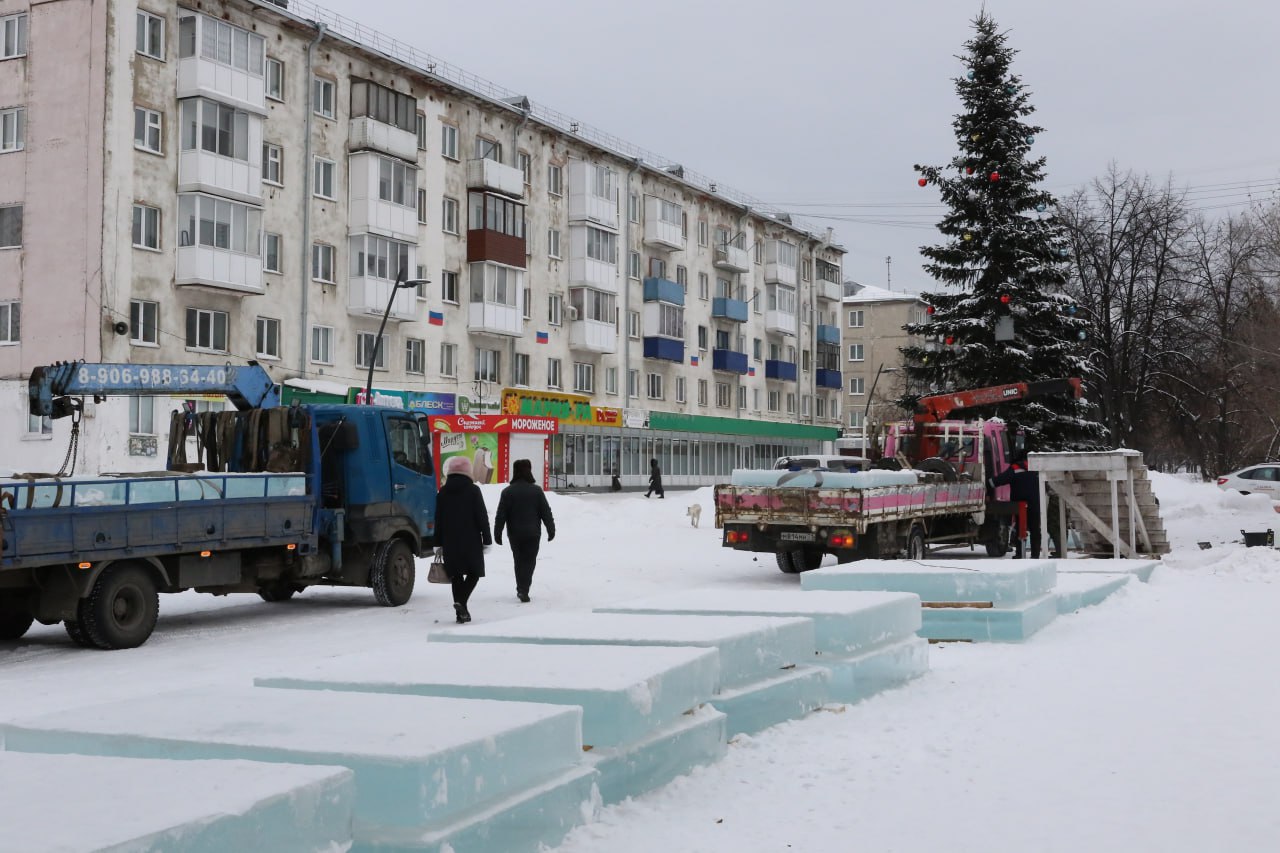 Ледяные Мамонт и Мамонтёнок появятся в жилом районе Кедровка Ледяные Мамонт и Мамонтёнок появятся в жилом районе Кедровка