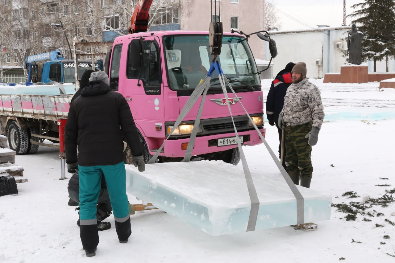 Ледяные Мамонт и Мамонтёнок появятся в жилом районе Кедровка Ледяные Мамонт и Мамонтёнок появятся в жилом районе Кедровка