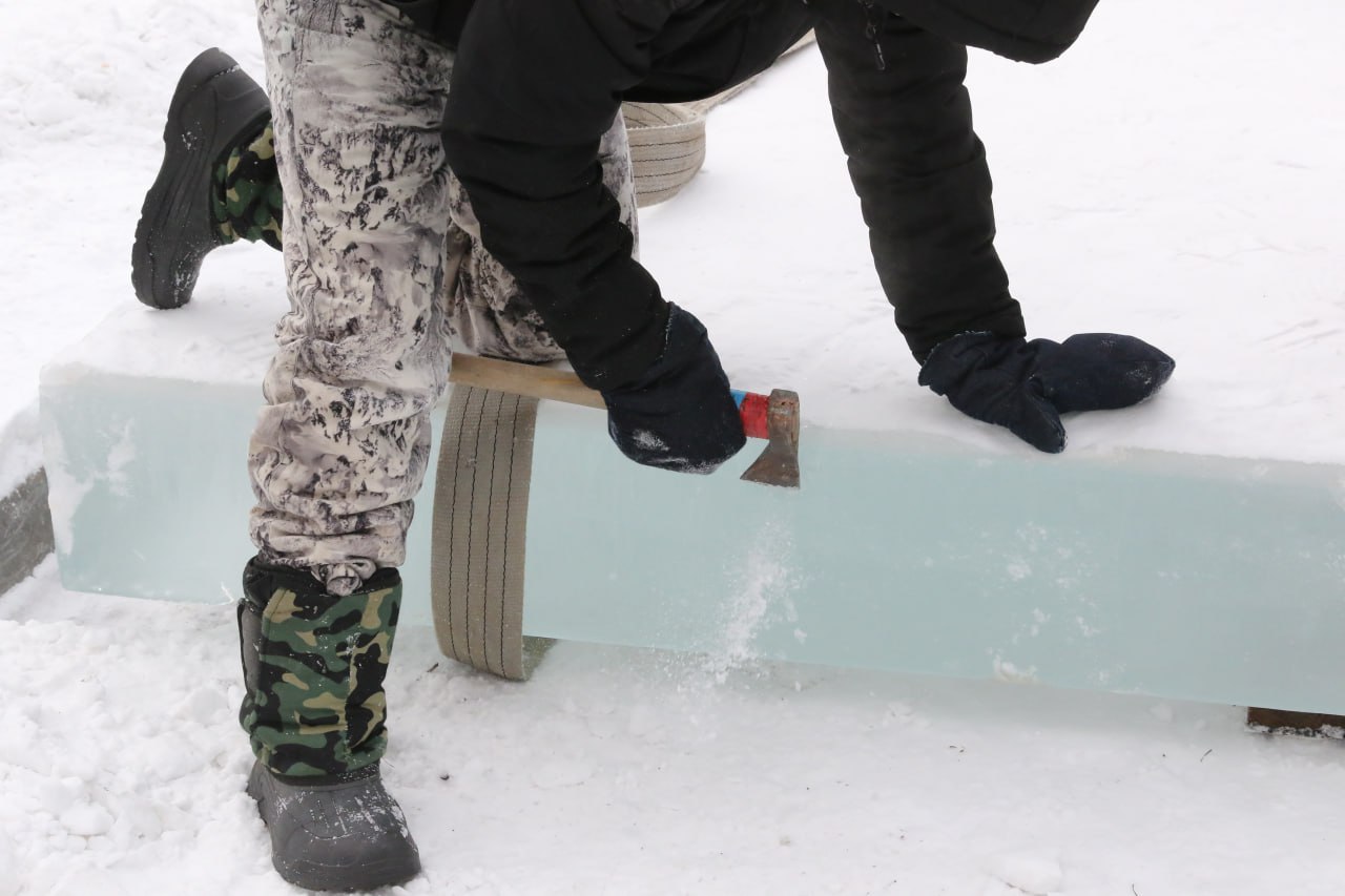 Ледяные Мамонт и Мамонтёнок появятся в жилом районе Кедровка Ледяные Мамонт и Мамонтёнок появятся в жилом районе Кедровка