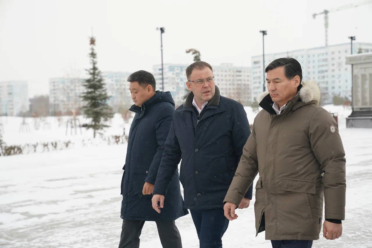 В Кузбасс с рабочим визитом приехали глава Калмыкии Бату Хасиков и сенатор РФ Байир Путеев