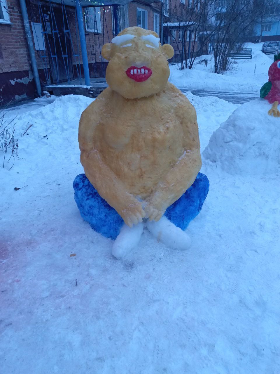 Волшебство Нового года: семья из Заводского района создала сказочный городок у себя во дворе Волшебство Нового года: семья из Заводского района создала сказочный городок у себя во дворе