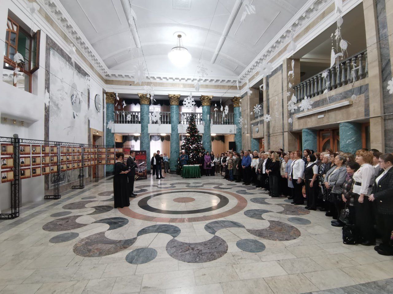 В ДК Шахтёров представили выставку с «ожившими» голосами участников Великой Отечественной войны В ДК Шахтёров представили выставку с «ожившими» голосами участников Великой Отечественной войны