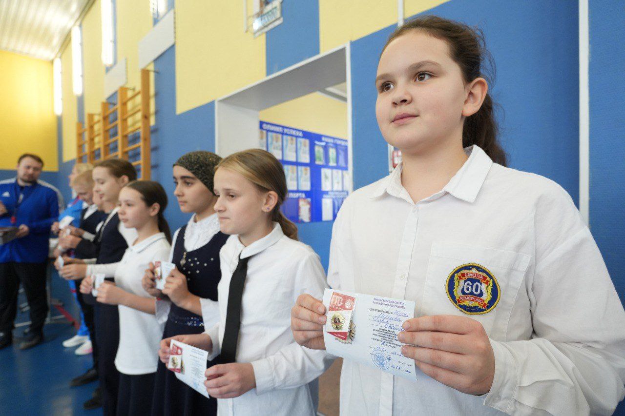 В школе №60 знаки ГТО получили 150 ребят В школе №60 знаки ГТО получили 150 ребят