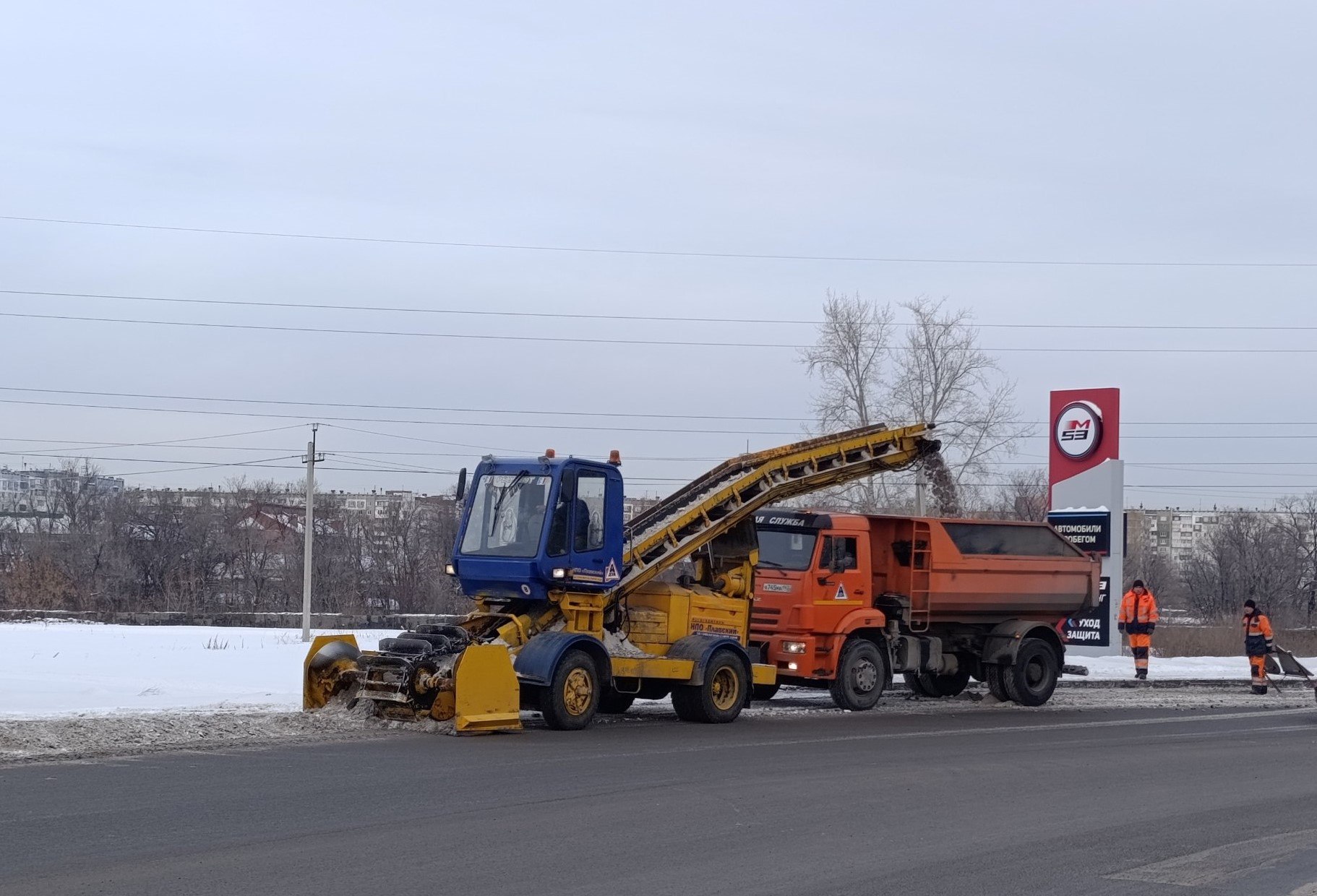 За ночь кемеровские дорожные службы вывезли 21 тысячу кубометров снега За ночь кемеровские дорожные службы вывезли 21 тысячу кубометров снега
