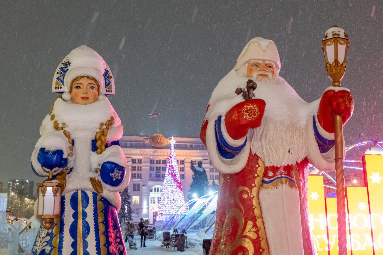 Запах горячего шоколада, сладких десертов и музыка новогоднего настроения: кемеровчан приглашают на Рождественскую ярмарку на площади Советов Запах горячего шоколада, сладких десертов и музыка новогоднего настроения: кемеровчан приглашают на Рождественскую ярмарку на площади Советов