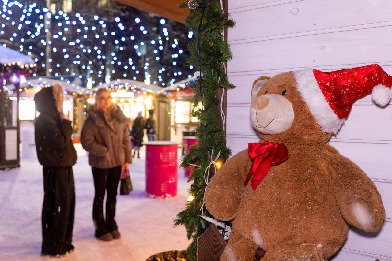 Запах горячего шоколада, сладких десертов и музыка новогоднего настроения: кемеровчан приглашают на Рождественскую ярмарку на площади Советов Запах горячего шоколада, сладких десертов и музыка новогоднего настроения: кемеровчан приглашают на Рождественскую ярмарку на площади Советов