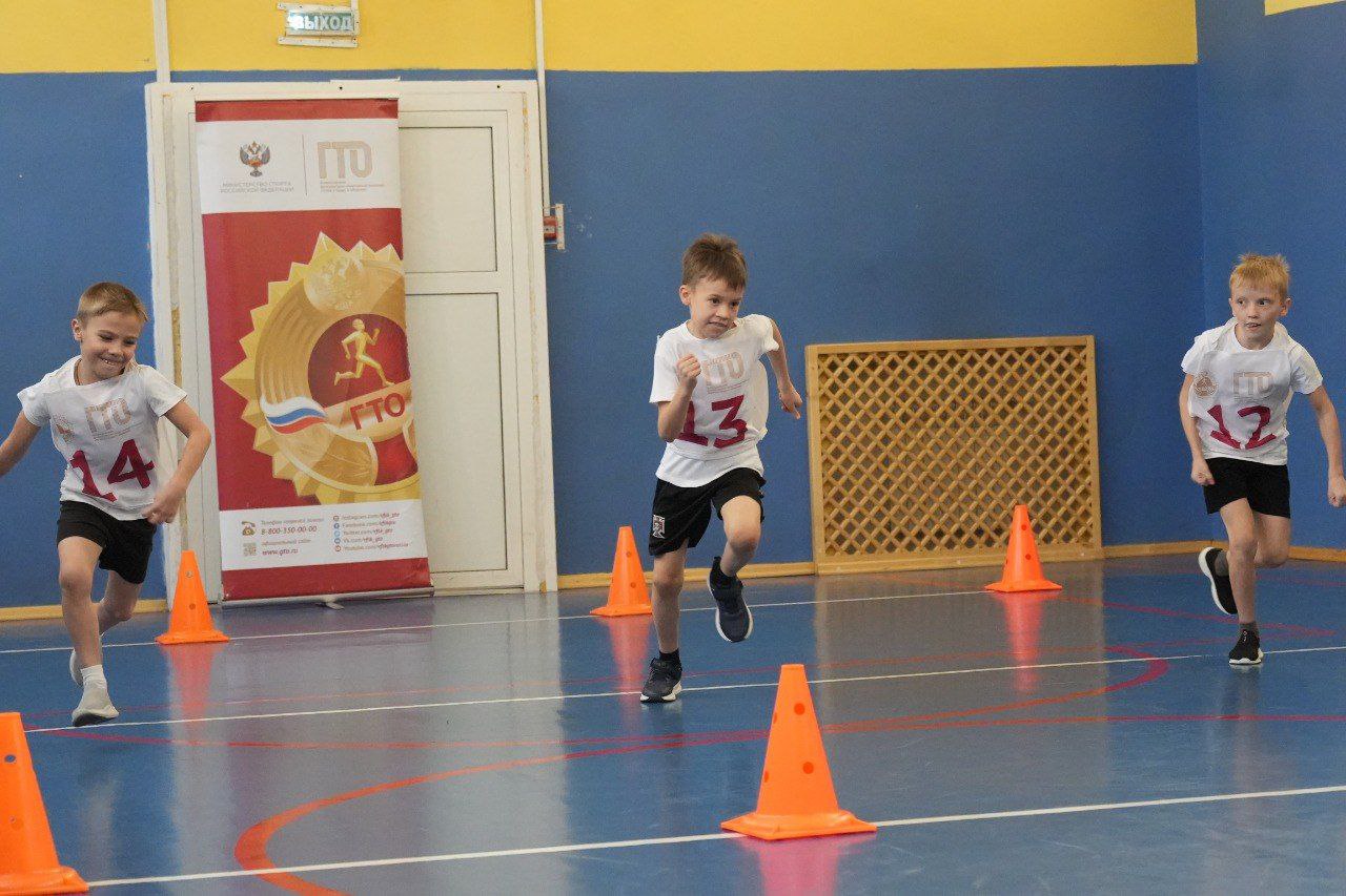 В школе №60 знаки ГТО получили 150 ребят В школе №60 знаки ГТО получили 150 ребят