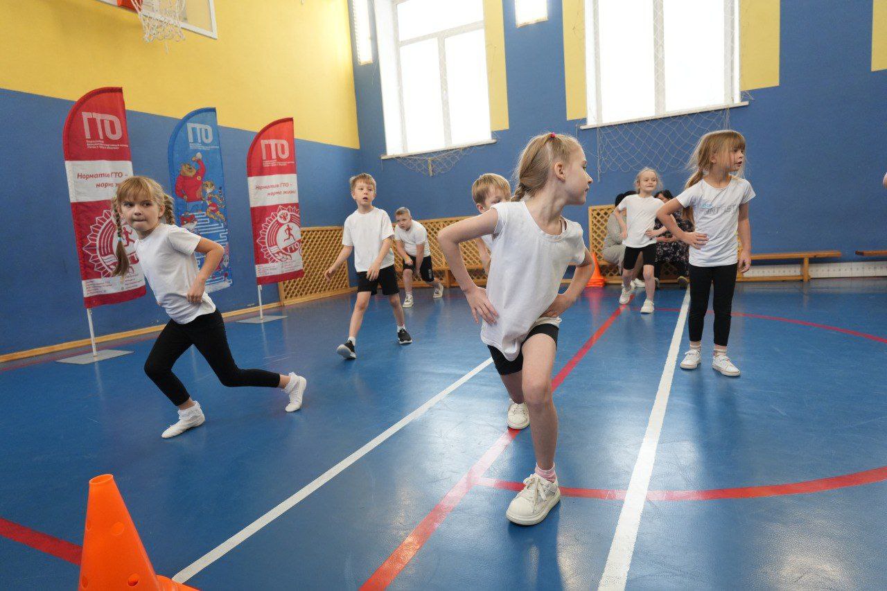 В школе №60 знаки ГТО получили 150 ребят В школе №60 знаки ГТО получили 150 ребят