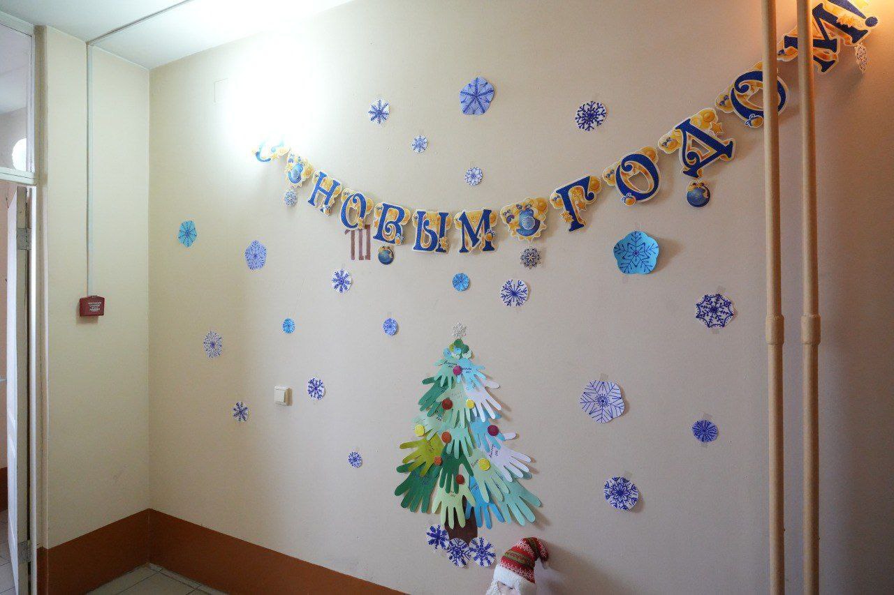 Кемеровчане украсили свой подъезд в стиле русских сказок Кемеровчане украсили свой подъезд в стиле русских сказок