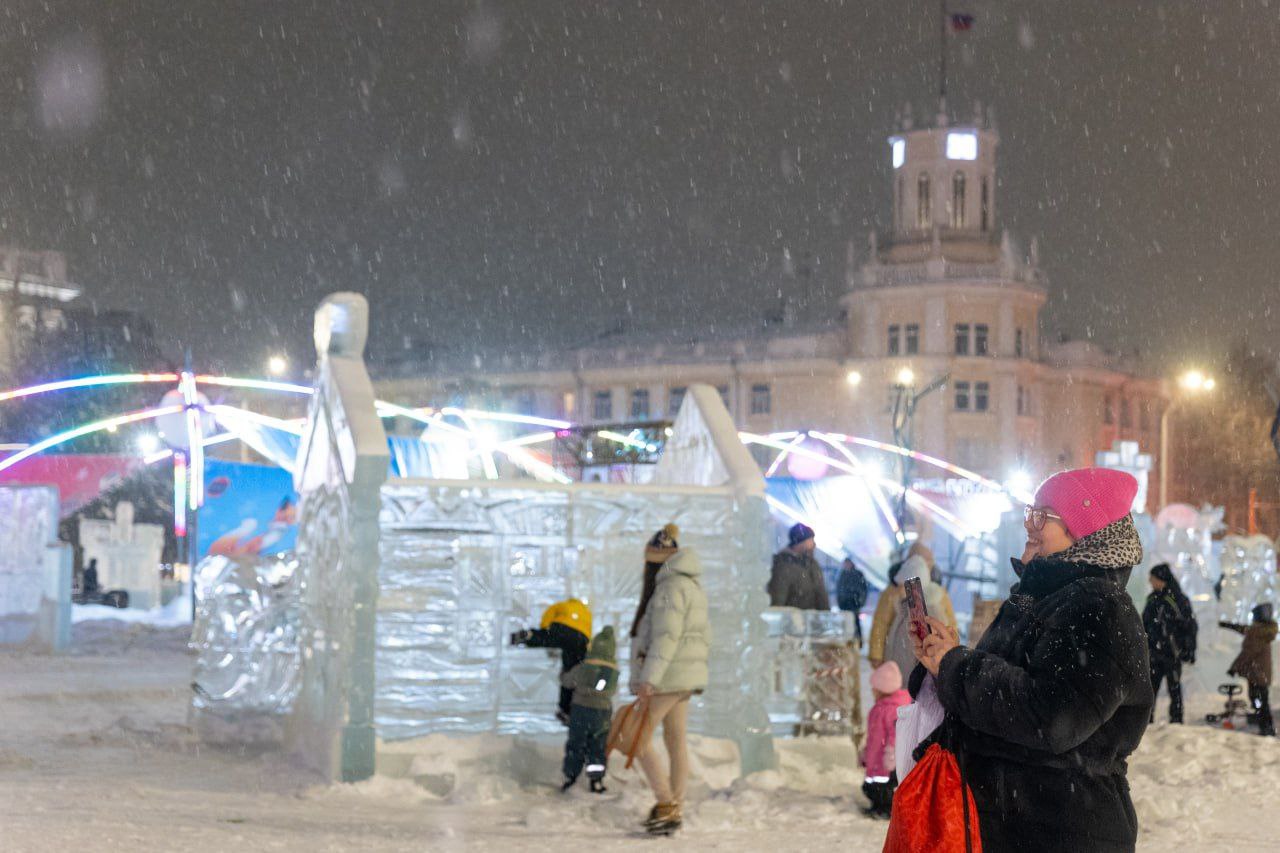 Запах горячего шоколада, сладких десертов и музыка новогоднего настроения: кемеровчан приглашают на Рождественскую ярмарку на площади Советов Запах горячего шоколада, сладких десертов и музыка новогоднего настроения: кемеровчан приглашают на Рождественскую ярмарку на площади Советов