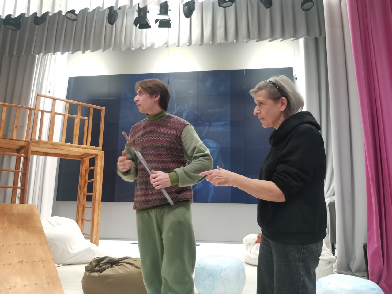 «Сочиняем, смеёмся, хулиганим»: какой новогодней премьерой удивит кемеровский Театр для детей и молодёжи «Сочиняем, смеёмся, хулиганим»: какой новогодней премьерой удивит кемеровский Театр для детей и молодёжи