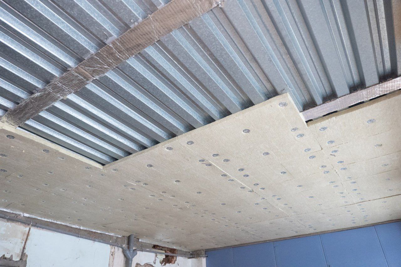 Общественный контроль: родители учащихся школы №19 в Кировском районе вместе с представителями администрации города проверили ход капитального ремонта исторического здания Общественный контроль: родители учащихся школы №19 в Кировском районе вместе с представителями администрации города проверили ход капитального ремонта исторического здания