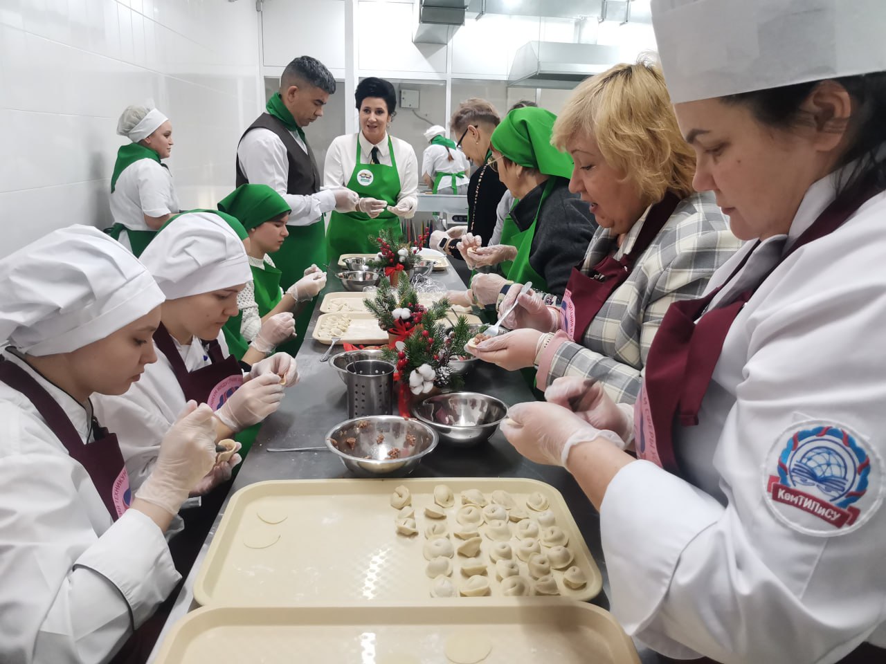 В Кемерове фронтовики принимают первые подарки к Новому году В Кемерове фронтовики принимают первые подарки к Новому году