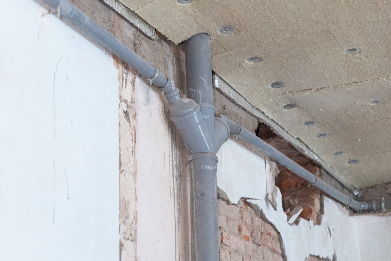 Общественный контроль: родители учащихся школы №19 в Кировском районе вместе с представителями администрации города проверили ход капитального ремонта исторического здания Общественный контроль: родители учащихся школы №19 в Кировском районе вместе с представителями администрации города проверили ход капитального ремонта исторического здания