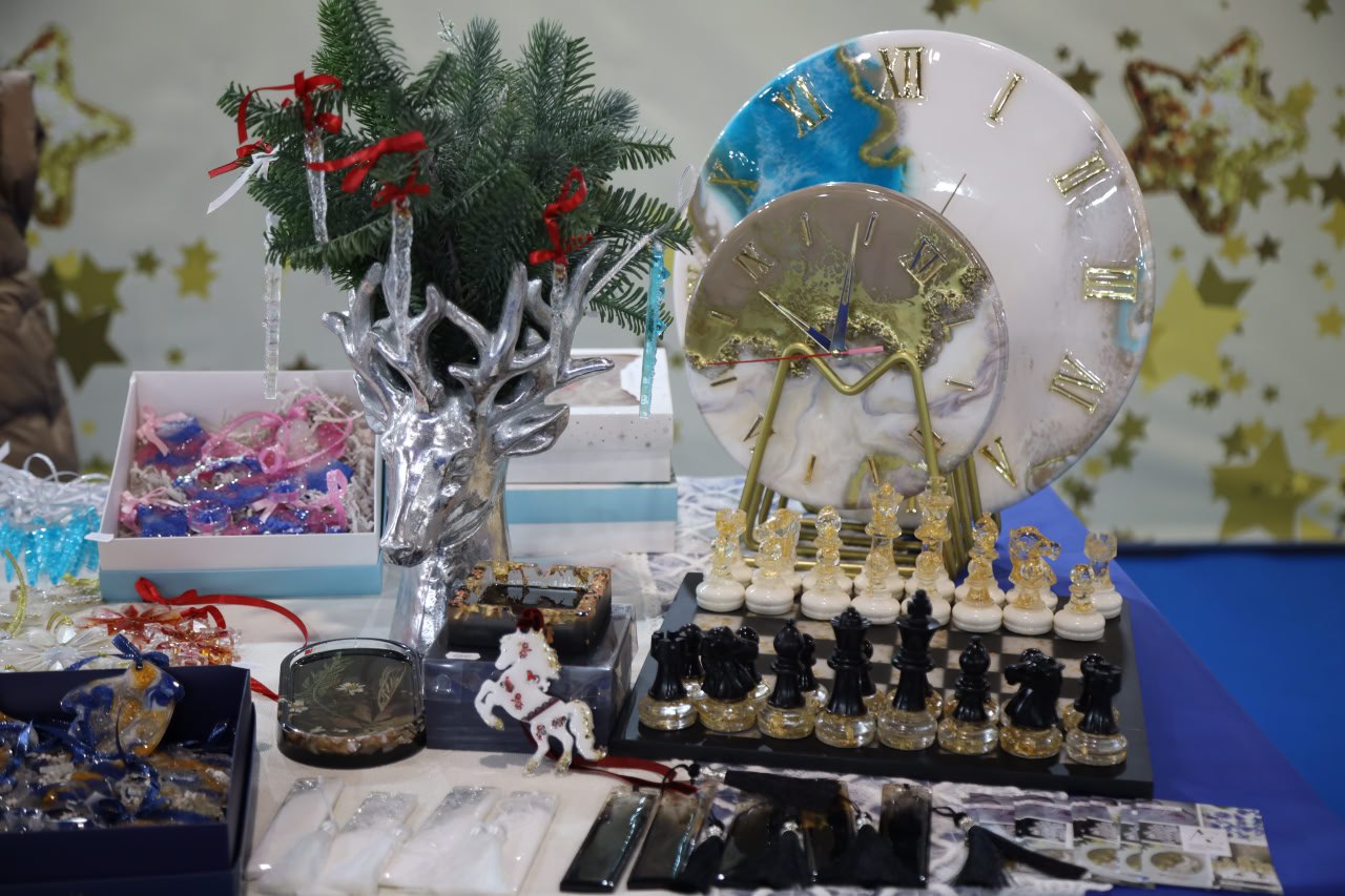 На площадке выставочного комплекса «Кузбасская ярмарка» состоялось главное событие года в сфере креативных индустрий региона, объединившее ремесленников, IT-специалистов, дизайнеров, модельеров, маркетологов и других... На площадке выставочного комплекса «Кузбасская ярмарка» состоялось главное событие года в сфере креативных индустрий региона, объединившее ремесленников, IT-специалистов, дизайнеров, модельеров, маркетологов и других...