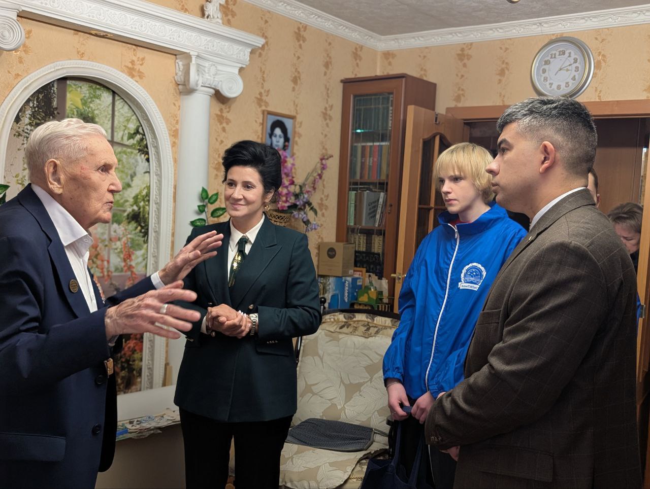 В Кемерове фронтовики принимают первые подарки к Новому году В Кемерове фронтовики принимают первые подарки к Новому году