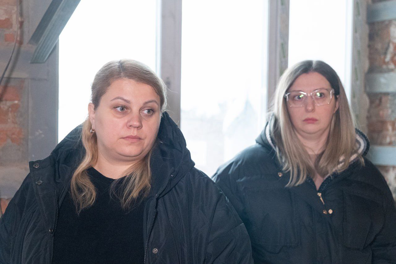 Общественный контроль: родители учащихся школы №19 в Кировском районе вместе с представителями администрации города проверили ход капитального ремонта исторического здания Общественный контроль: родители учащихся школы №19 в Кировском районе вместе с представителями администрации города проверили ход капитального ремонта исторического здания