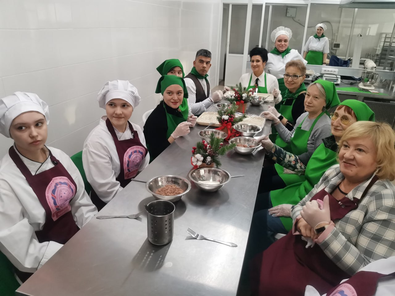 В Кемерове фронтовики принимают первые подарки к Новому году В Кемерове фронтовики принимают первые подарки к Новому году