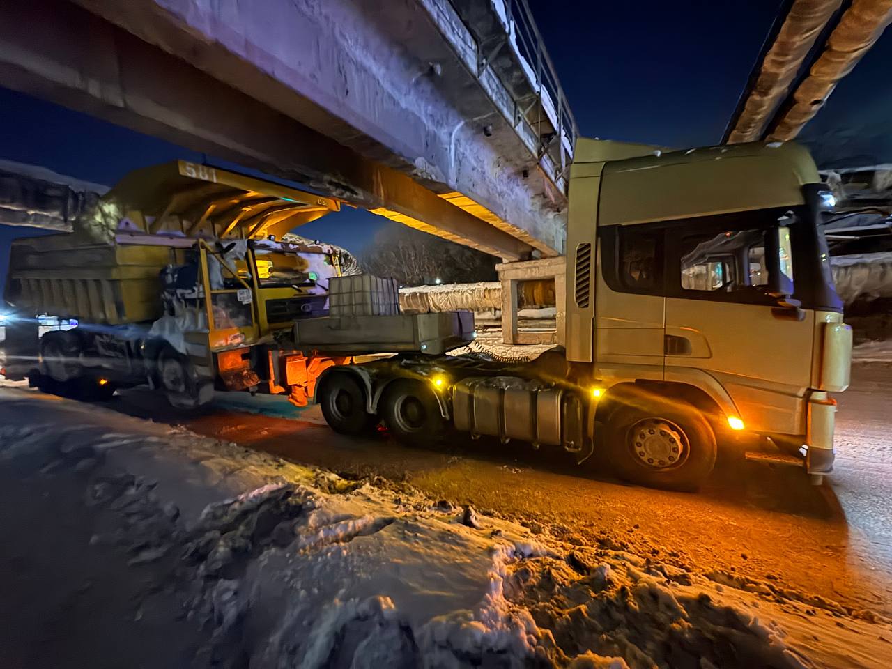 Мост в порядке в отличие от самосвала