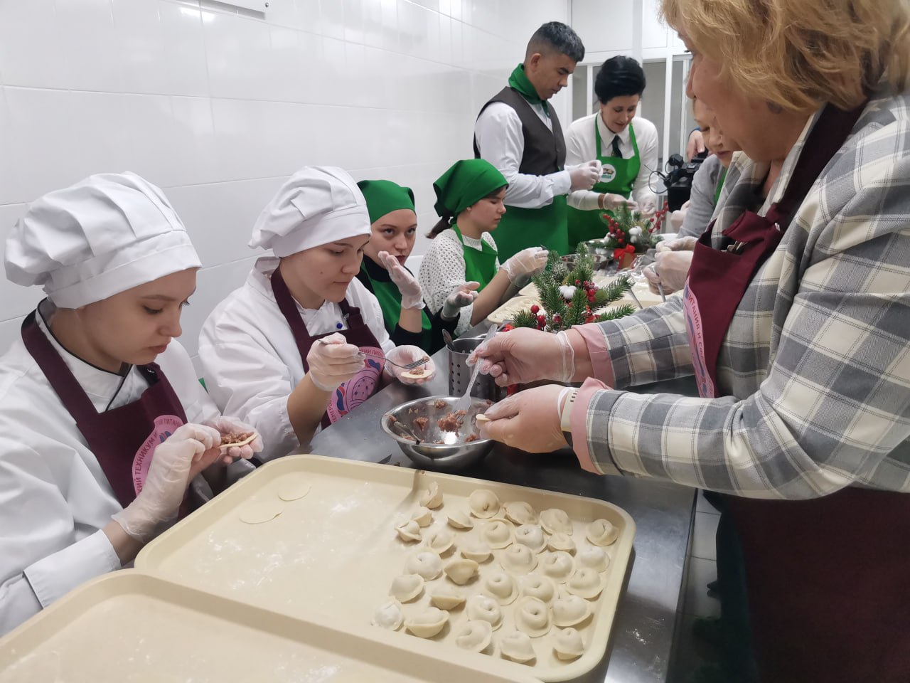 В Кемерове фронтовики принимают первые подарки к Новому году В Кемерове фронтовики принимают первые подарки к Новому году