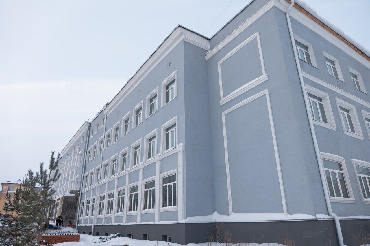 Общественный контроль: родители учащихся школы №19 в Кировском районе вместе с представителями администрации города проверили ход капитального ремонта исторического здания Общественный контроль: родители учащихся школы №19 в Кировском районе вместе с представителями администрации города проверили ход капитального ремонта исторического здания