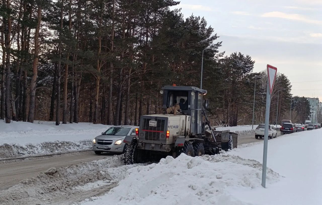 За ночь с улиц Кемерова вывезли 12 тысяч кубометров снега За ночь с улиц Кемерова вывезли 12 тысяч кубометров снега