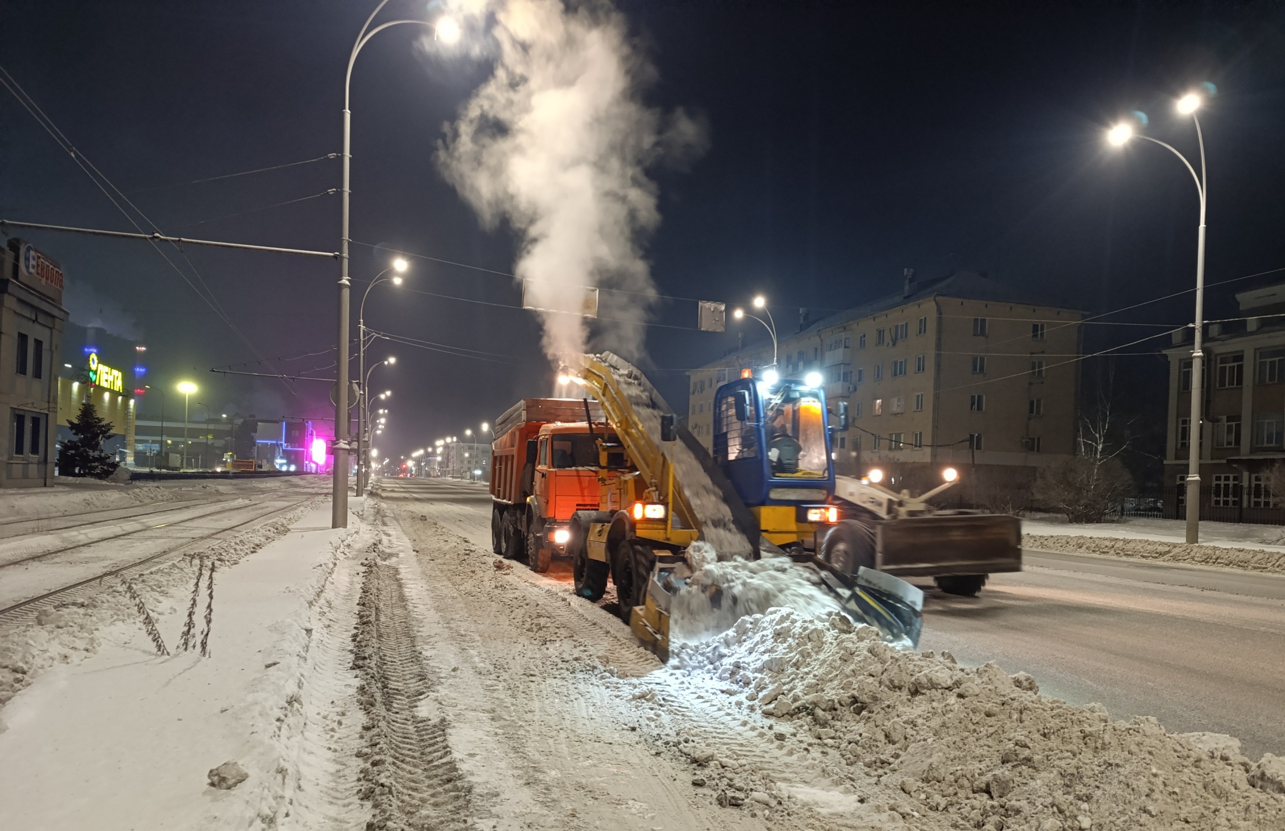 За ночь с улиц Кемерова вывезли 12 тысяч кубометров снега