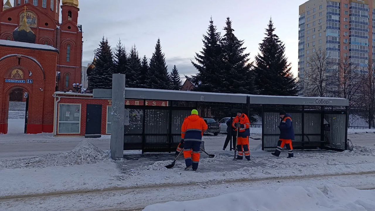 За ночь с улиц Кемерова вывезли 12 тысяч кубометров снега За ночь с улиц Кемерова вывезли 12 тысяч кубометров снега