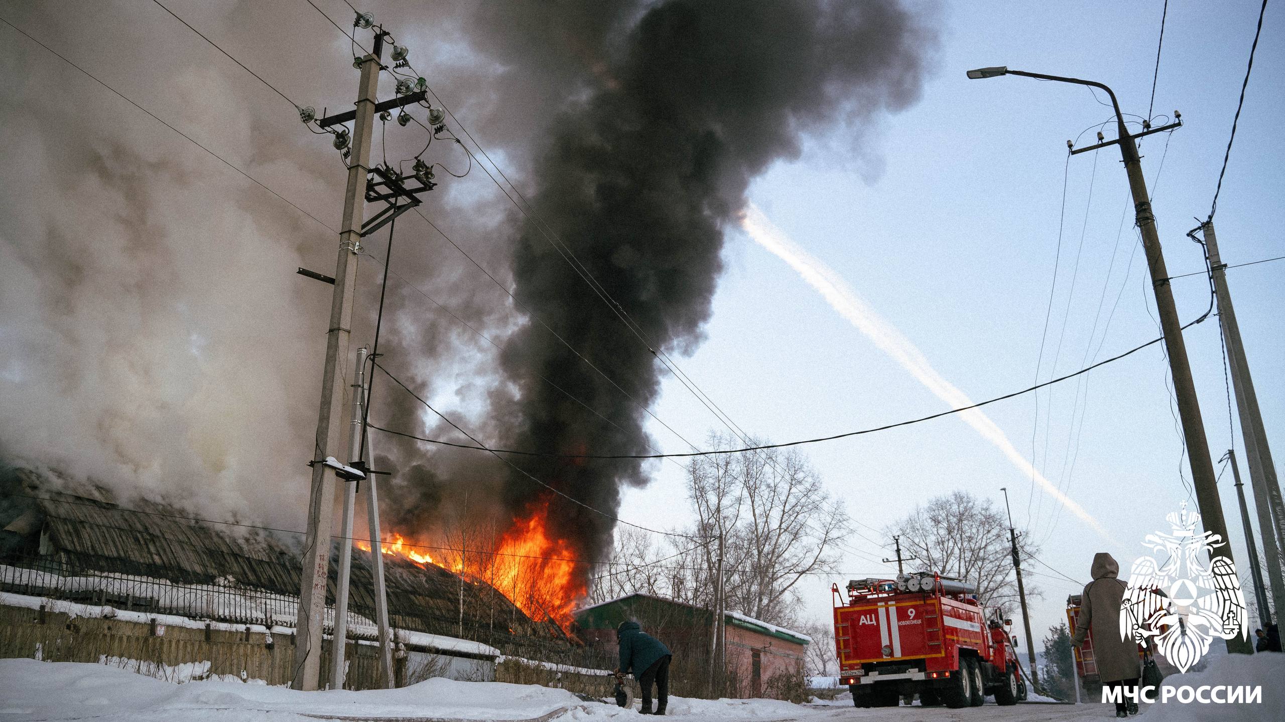 Предварительной причиной пожара в Новокузнецке стало нарушение правил технической эксплуатации электрического оборудования (кроме отопительного) Предварительной причиной пожара в Новокузнецке стало нарушение правил технической эксплуатации электрического оборудования (кроме отопительного)