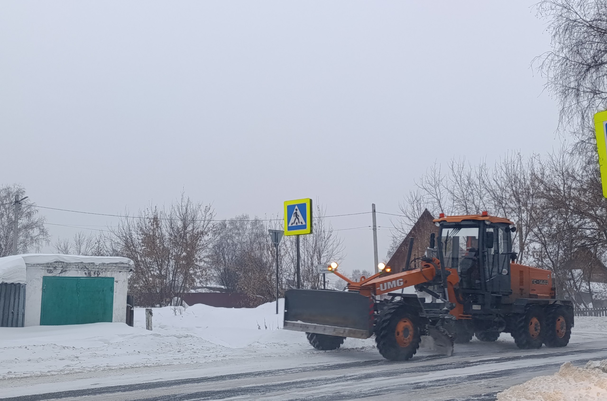 Сегодня в уборке улично-дорожной сети Кемерова от снега задействовано 137 единиц снегоуборочной техники Сегодня в уборке улично-дорожной сети Кемерова от снега задействовано 137 единиц снегоуборочной техники