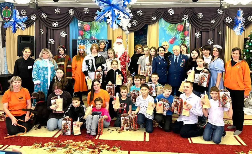 Прокуратура Кемеровской области - Кузбасса организовала новогодний праздник для воспитанников подшефного детского дома