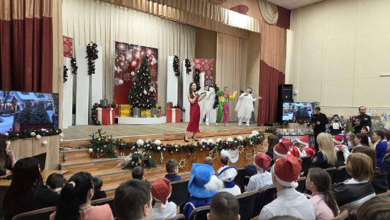 135 воспитанников одного из детских домов Кемерова получили подарки от благотворителей 135 воспитанников одного из детских домов Кемерова получили подарки от благотворителей